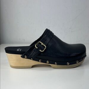 New Earth Pine Tiku Black Leather Clogs Mules Shoes Size 7
